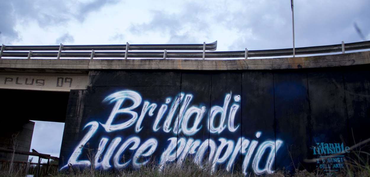 Manu Invisible - Brilla di luce propria - Spray and quartz- paint on wall - Ss 131 2016