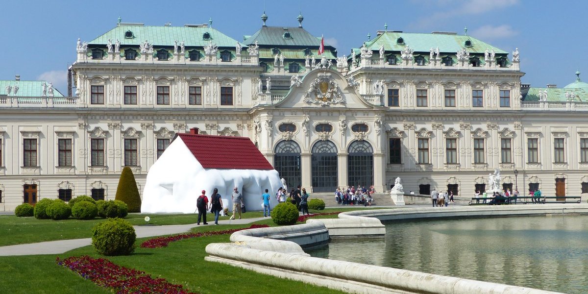 Vienna - La "Fat House" di Erwin Wurm al Museo Belvedere