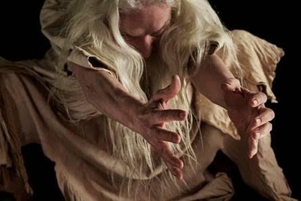 L'attrice Olwen Fouéré in "Tremble Tremble" di Jesse Jones. Fotografia di Ros Kavanagh