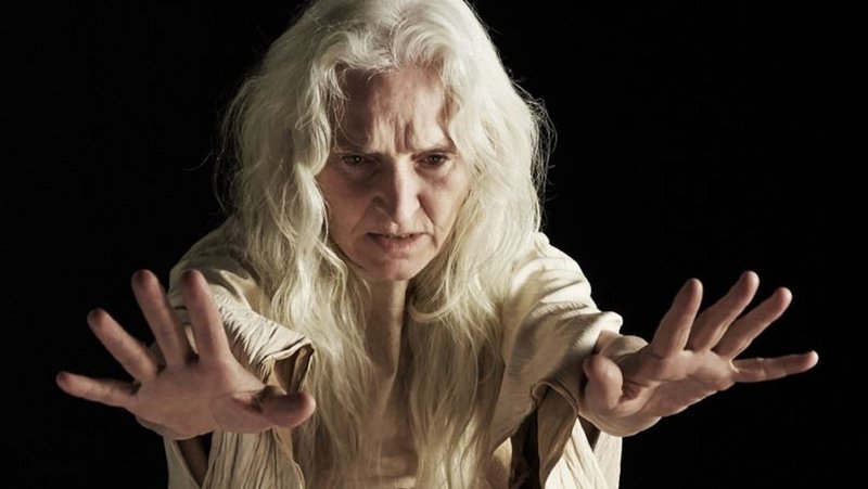 L'attrice Olwen Fouéré in "Tremble Tremble" di Jesse Jones. Fotografia di Ros Kavanagh