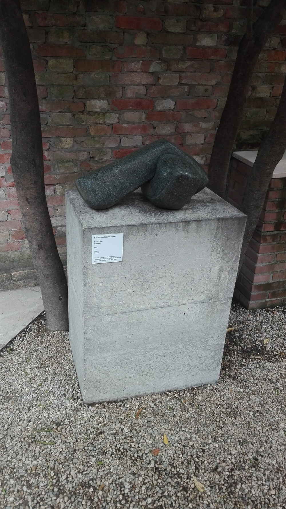 "Due è uno" (1964) by Isamu Noguchi @ Peggy Guggenheim Collection