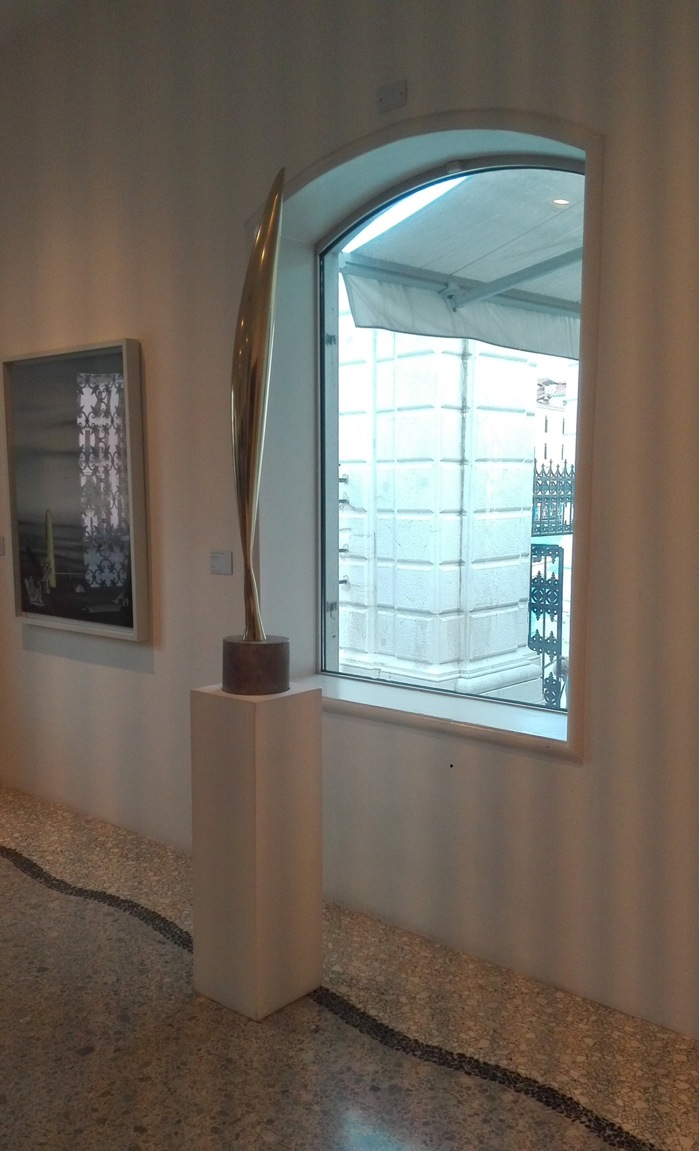 "Uccello nello spazio" (1932-40) by Constantin Brancusi @ Peggy Guggenheim Collection