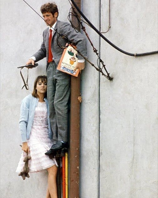 Anna Karina e Jean Paul Belmondo in "Pierrot Le Fou", regia di Jean Luc Godard, 1965