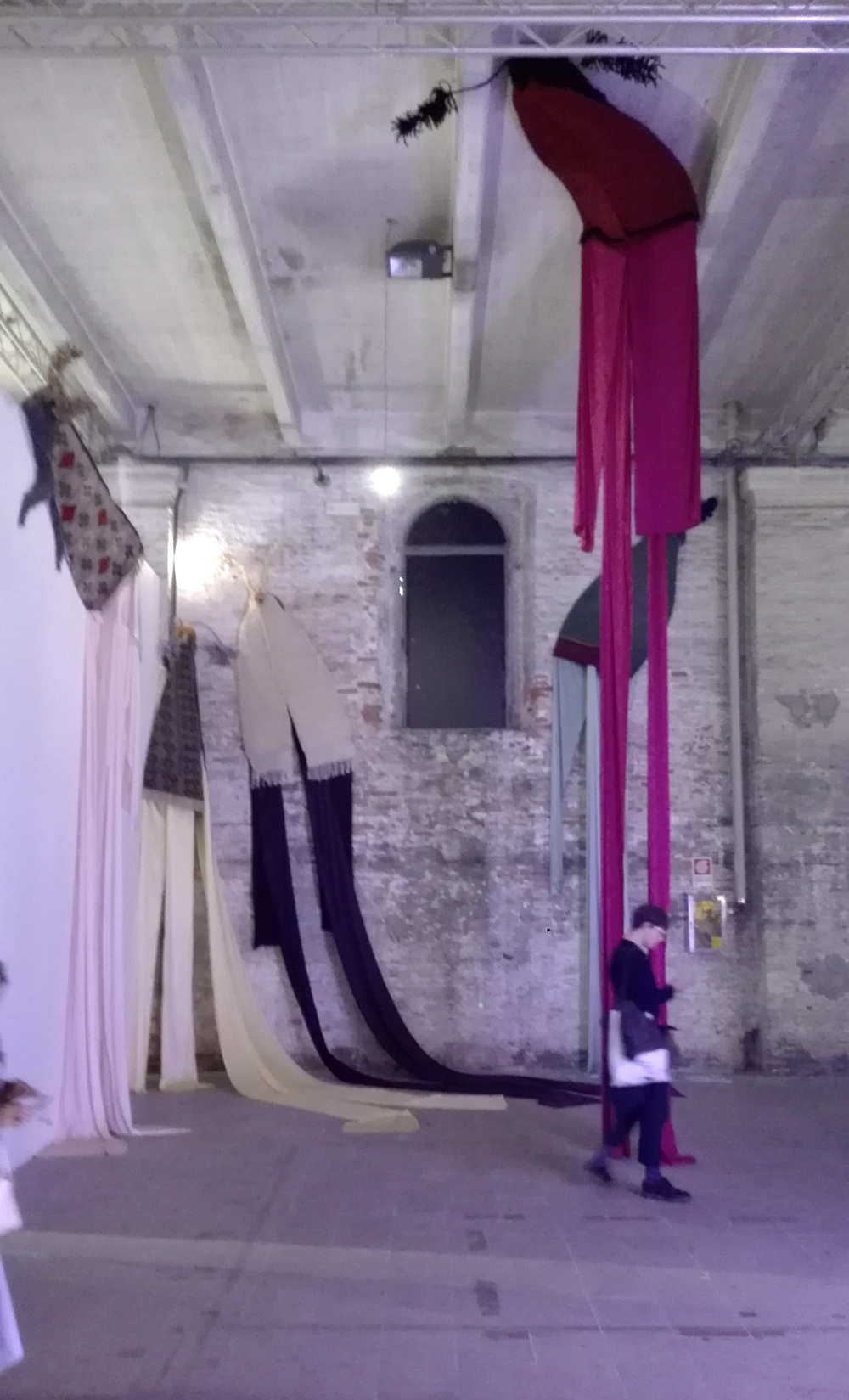 Biennale Arte 2017 – Arsenale -"Do you realise there is a rainbow even if it is night?" di Petrit Halilaj (Kosovo)