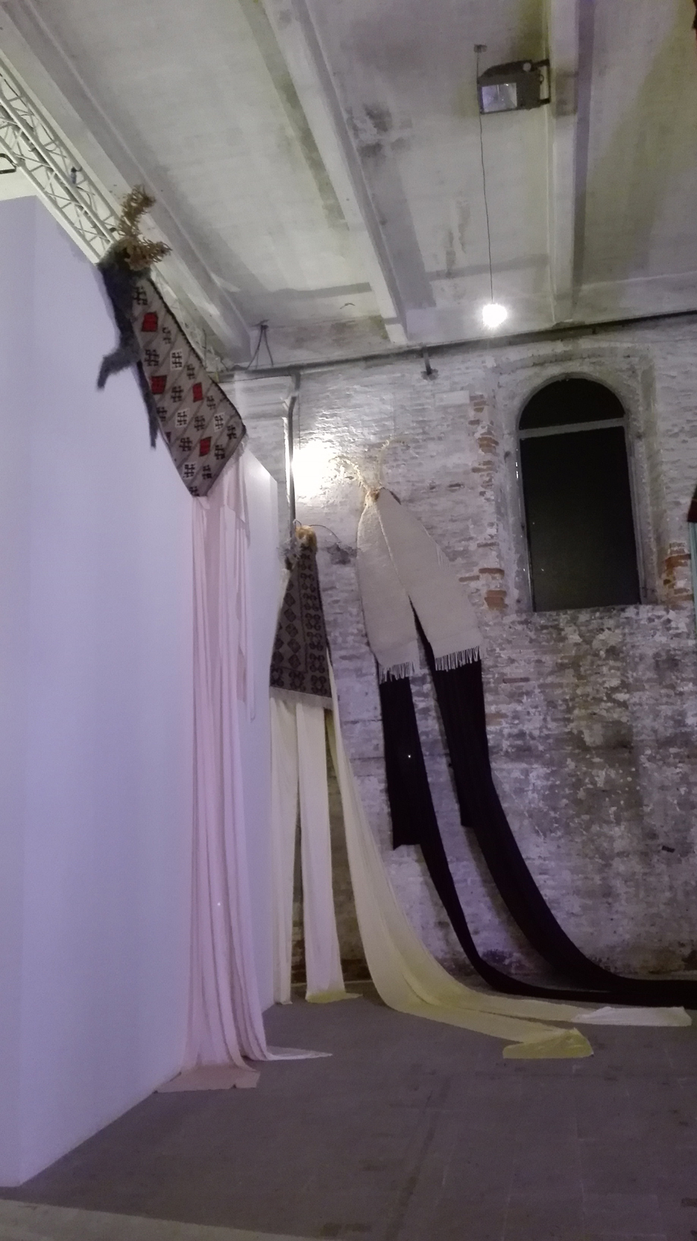 Biennale Arte 2017 – Arsenale -"Do you realise there is a rainbow even if it is night?" di Petrit Halilaj (Kosovo)