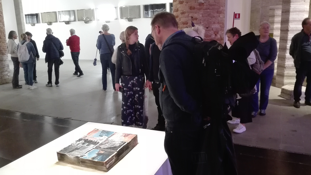 Biennale Arte 2017 – Arsenale -"Acqua alta" di Michel Blazy (Germania)