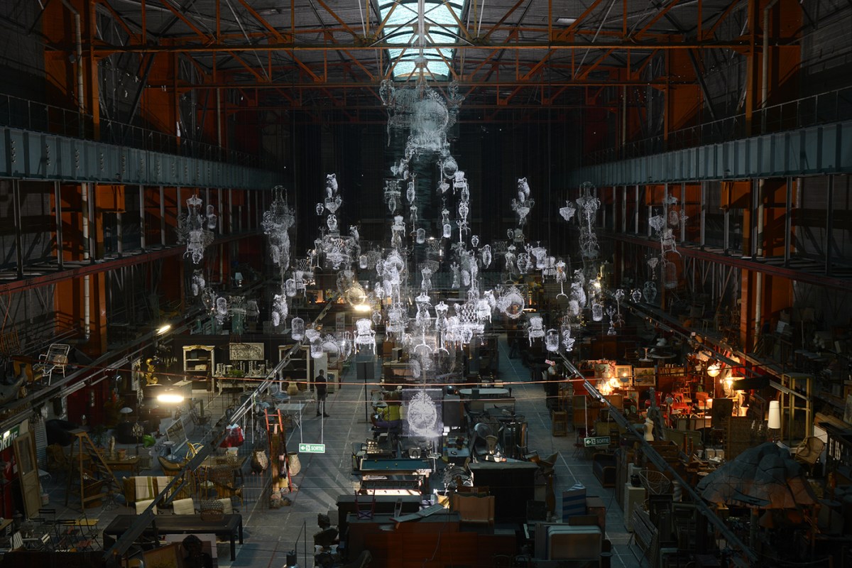 Matie¦Çre Noire_Act III_Interpretation_Z_Chandellier during the night -® Laurent Carte