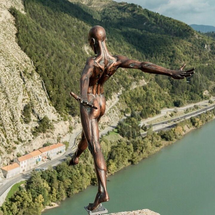 Scultura di Nicolas Lavarenne