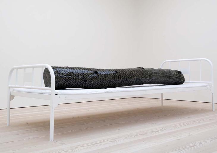 Bai Yiluo - Lay Down (Hospital Bed) (and details) (2007)