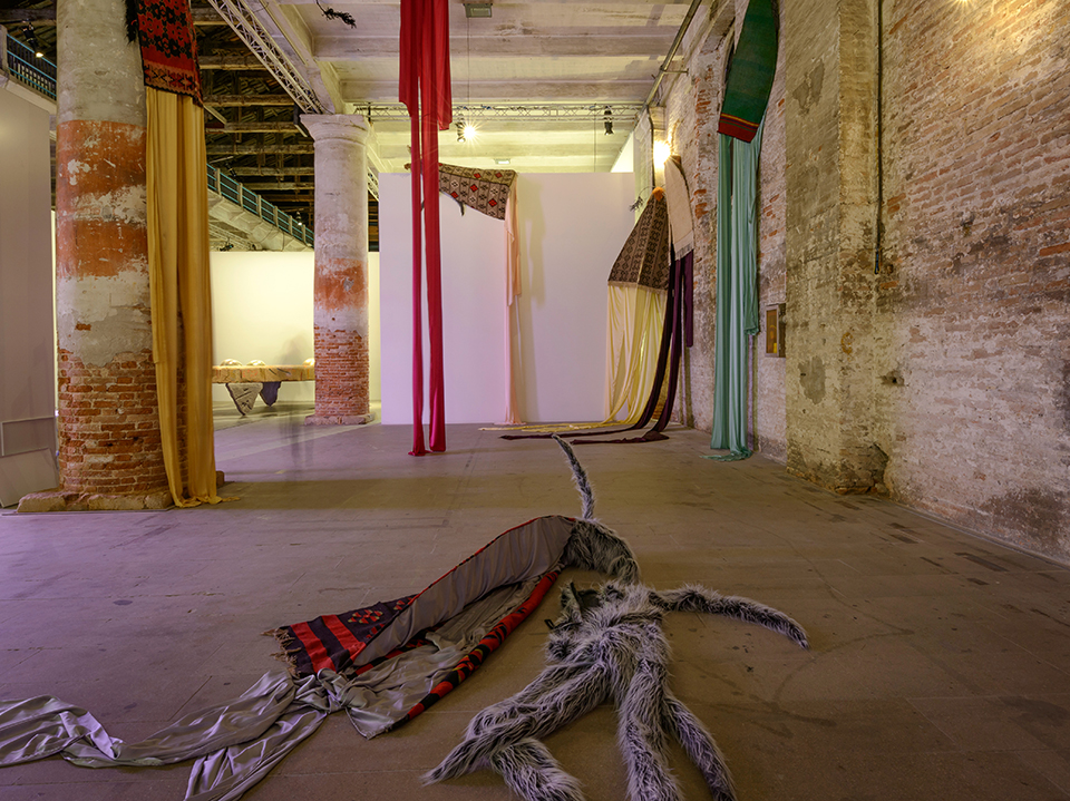 Biennale Arte 2017 – Arsenale -"Do you realise there is a rainbow even if it is night?" di Petrit Halilaj (Kosovo)