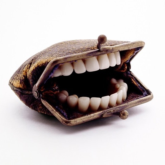 Portamonete coi denti