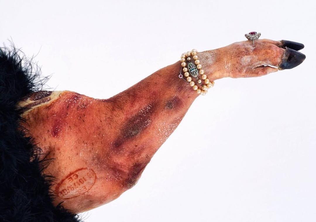 Baciamano by José Laíño