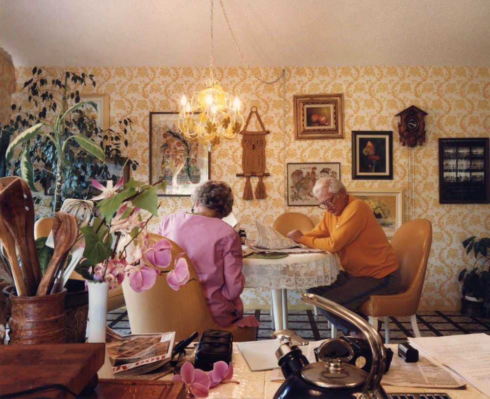 Larry Sultan - Pictures From Home - Reading kitchen table, 1988