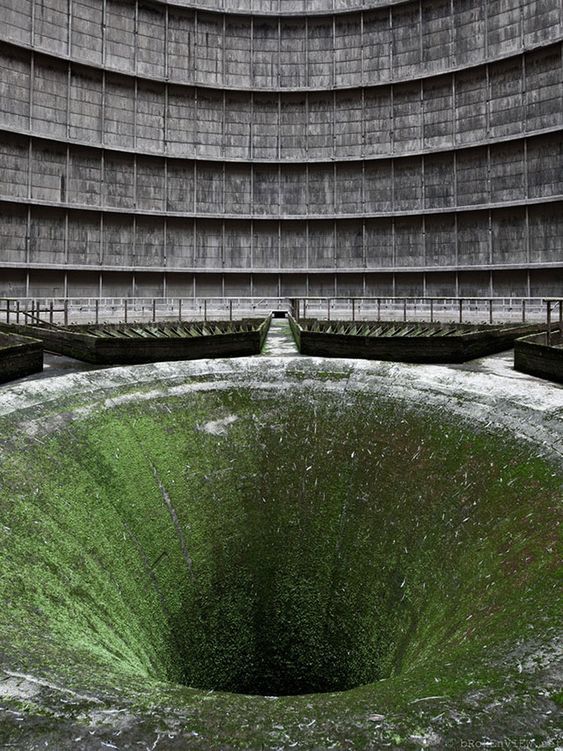 Torre di raffreddamento centrale elettrica a Charleroi