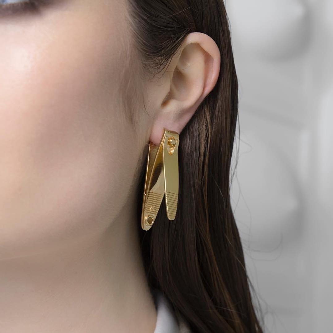 Orecchino tagliaunghie