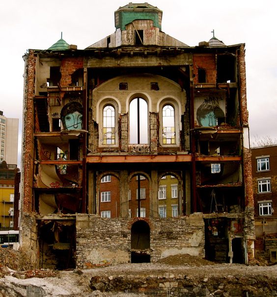 Edificio bombardato in Germania