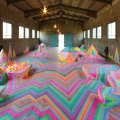 Candyland: installazione fatta di caramelle, glitter e zucchero realizzata da Pip & Pop