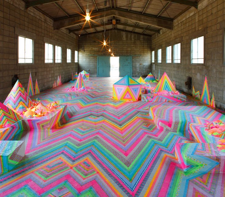 Candyland: installazione fatta di caramelle, glitter e zucchero realizzata da Pip & Pop