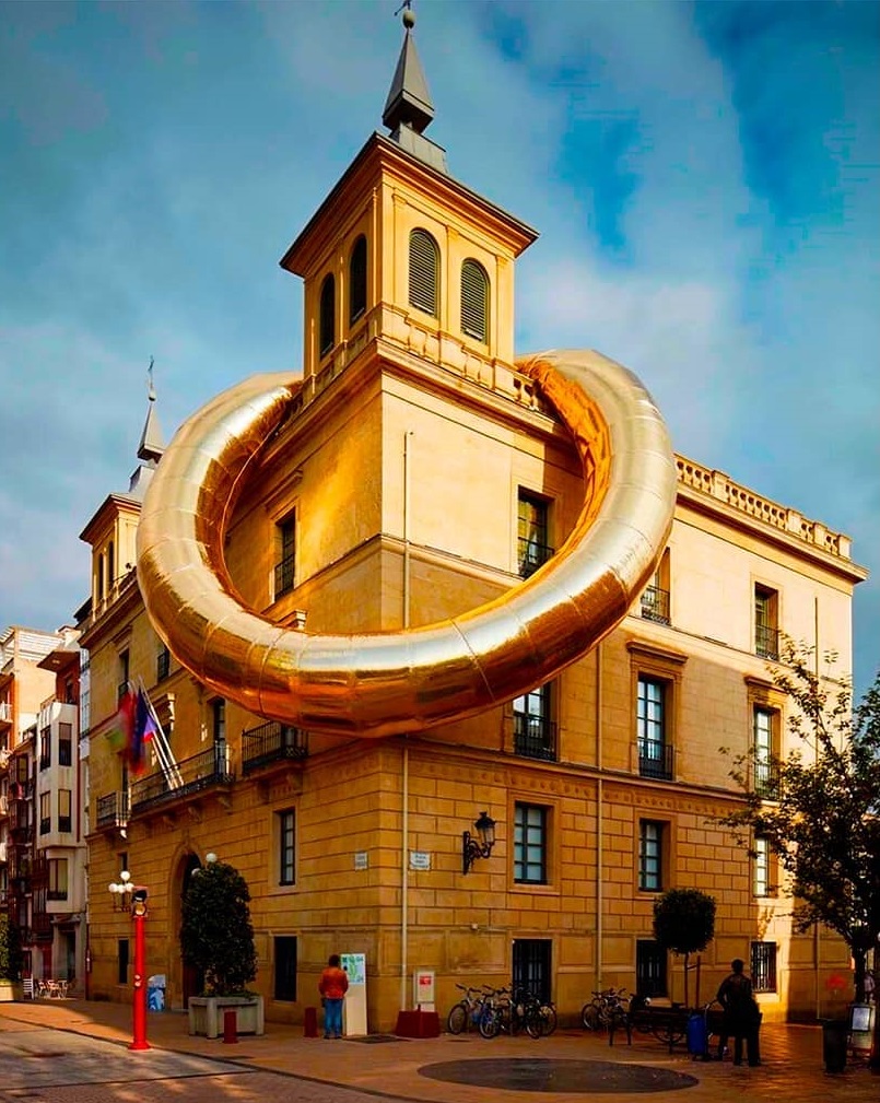 RING de LUXE by Plastique Fantastique in Logroño, Spain