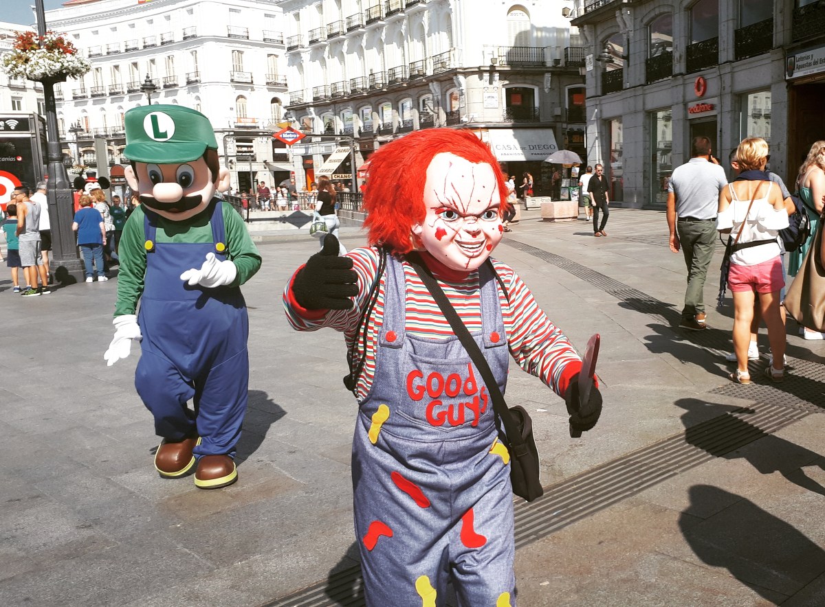 Madrid day-by-day - Puerta del sol - È inutile che mi rincorri col coltellazzo insanguinato Chucky, non me lo faccio il selfie con te!