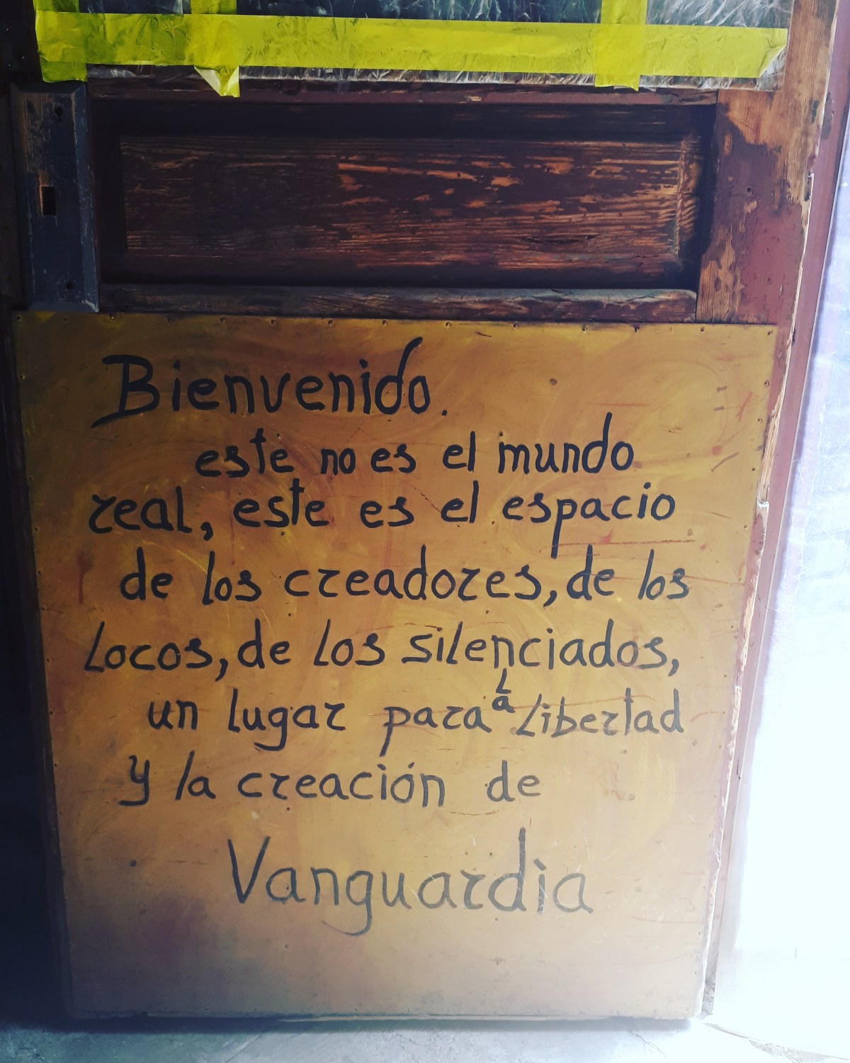 Un passaggio veloce al Museo La Neomudejar dove torneremo a vedere l'interessante mostra di arte d'avanguardia. Per ora ci accontentiamo delle opere di streetart esterne alla struttura che un tempo era la stazione di Atocha, non restaurata e molto industriale.