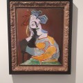 Museo Reina Sofia – Collezione permanente – Mujer sentada acodada (1939)  di Pablo Picasso