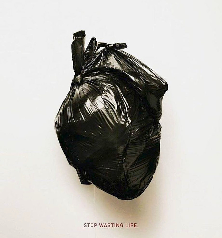 #StopTrashPlant - Non sprecare la vita, diventa un donatore di organi Gli organi ricreati in questo annuncio pubblicitario hanno lo scopo di diffondere la sensibilizzazione sulla donazione d'organi. Di FATH (Fondazione argentina per trapianti di fegato) e DDB Argentina