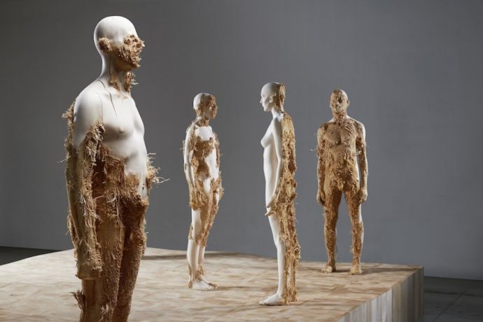 Aron Demetz, Advance Minorities, 2012. Scultura in legno di tiglio. 215 cm, 70 km
