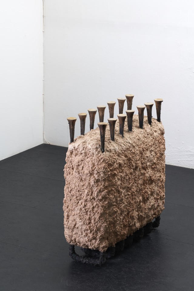 Emancipata, bronzo e creta refrattaria, 99x103x45cm, 2016 by Aron Demetz @ MANN, Napoli