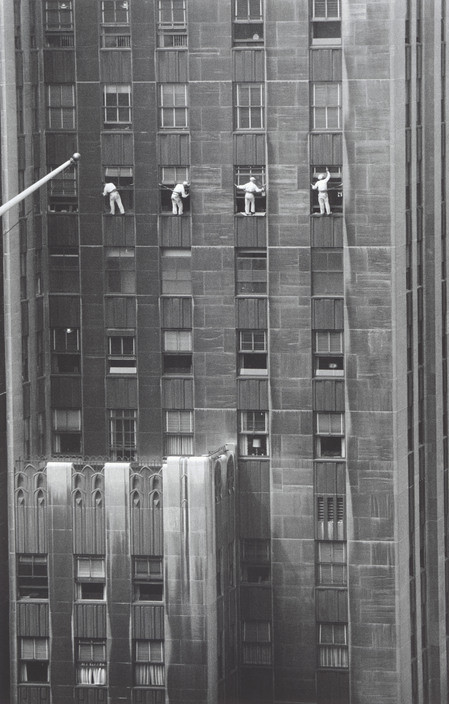 USA. New York City. 1958. Forty-eighth Street window washers.