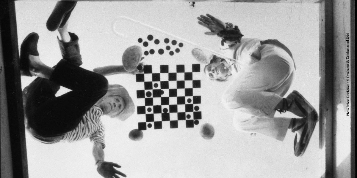 Robert Discharges, Duchamp e Dalí che giocano a scacchi sul set del film A Soft