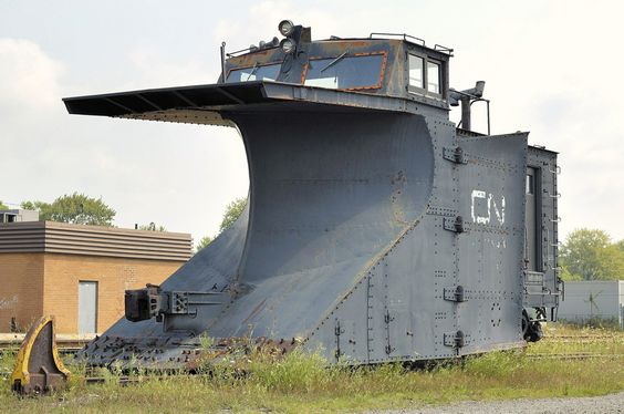 Spazzaneve canadese abbandonato del cuneo ferroviario nazionale (di Bucker) - Stratford, contea di Perth, Ontario