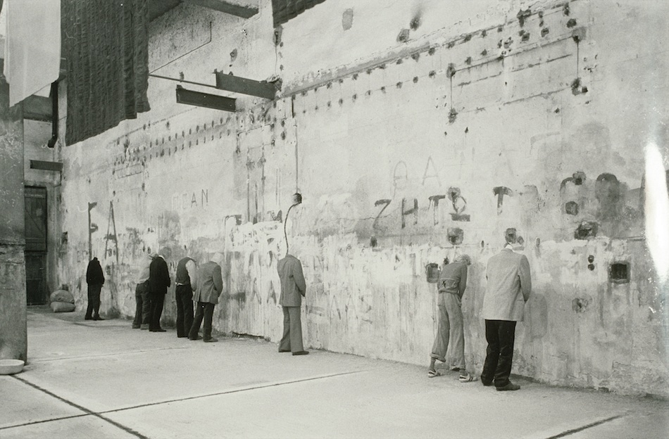 Vlassis Caniaris, Urinals of History, 1980, installation view at “Hélas-Hellas” (The painter and his model), 1980 at the old Fix Brewery, Athens