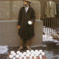 David Hammons vende palle di neve fuori dal Cooper Union, New York City