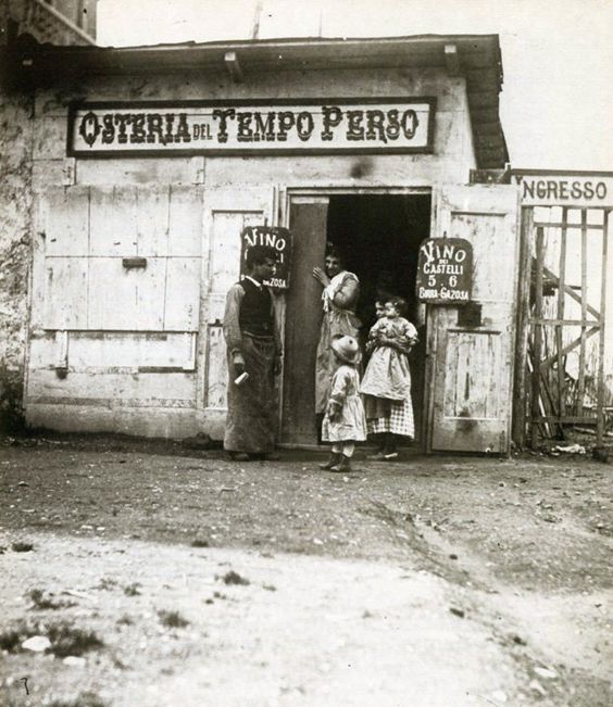 Osteria del Tempo Perso in cui Paul Bourget ambientò la scena di duello in Cosmopolis. Fotografia di Giuseppe Primoli (ca 1895). Roma, Fondazione Primoli