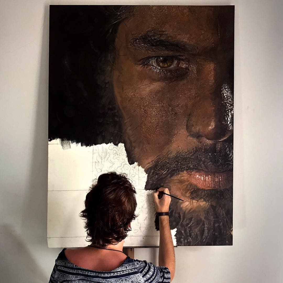 Artist Luiz Escañuela at work