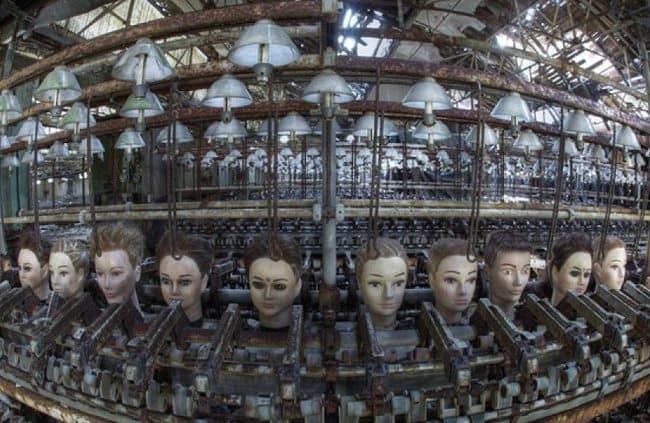 Fabbrica di bambole abbandonata in Spagna