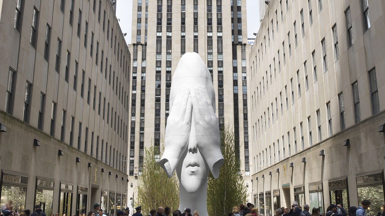 Jaume Plensa, Behind The Walls, 2019, Rockefeller Center, New York. Courtesy of the artist and Richard Gray Gallery. © Jaume Plensa Studio. Photo by Christopher Burke Studio. Photo by Christopher Burke. Courtesy of the artist and Richard Gray Gallery