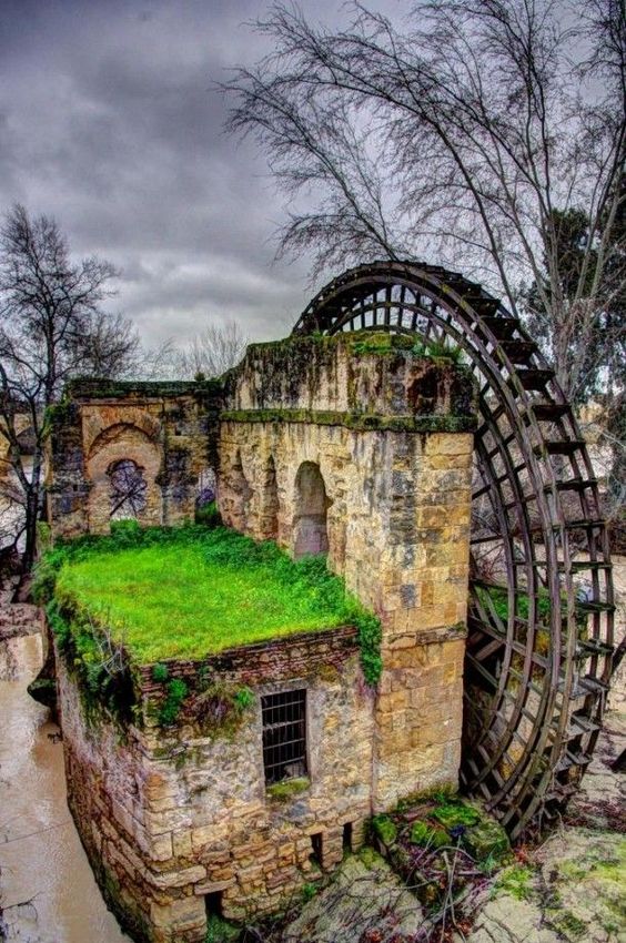 Mulino ad acqua abbandonato a Cordoba, Spagna