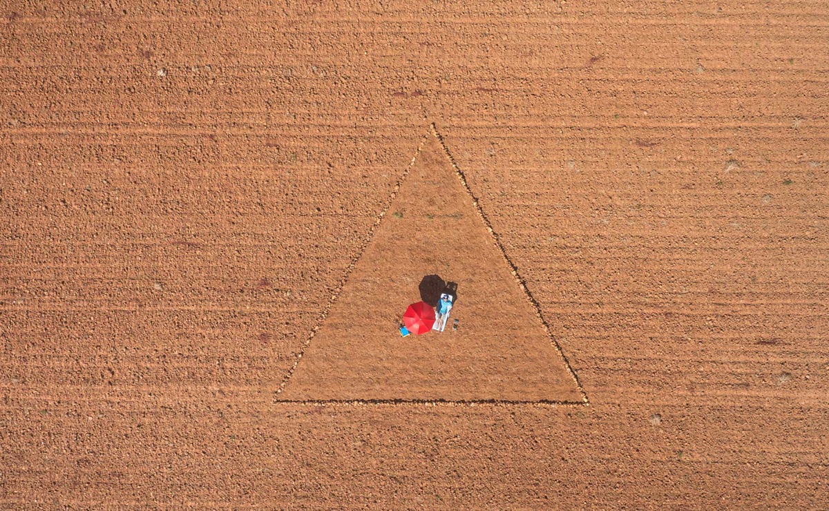Stupid Borders by Rubén Martín de Lucas