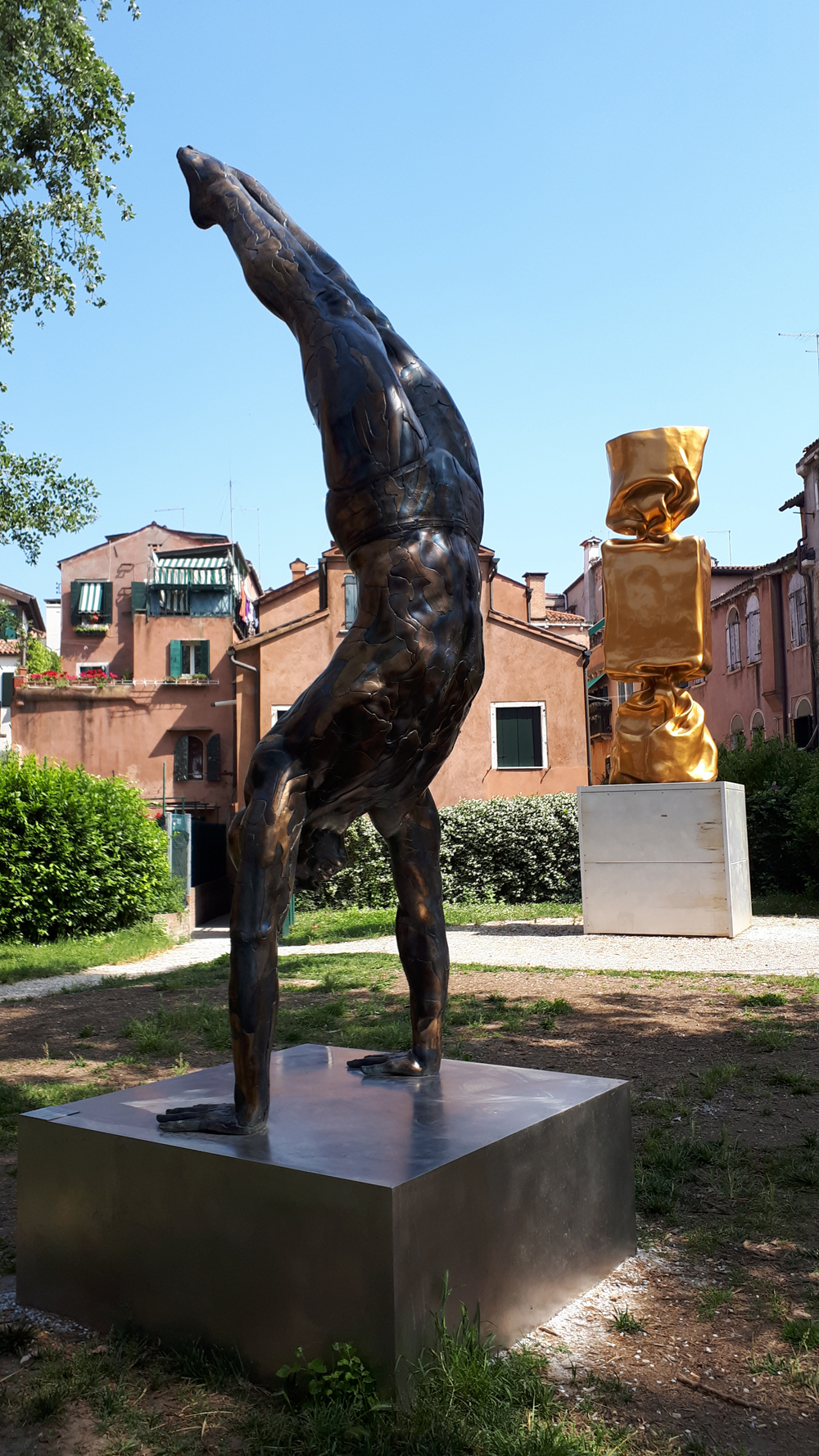 Carole Feuerman (primo piano) e Laurence Jenkell (dietro)