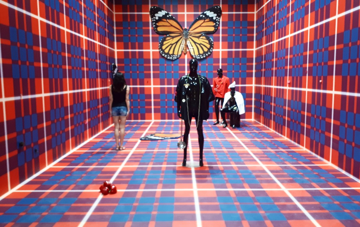 Caccia all'intruso... "Venice Chefs" (2019). by Anthea Hamilton