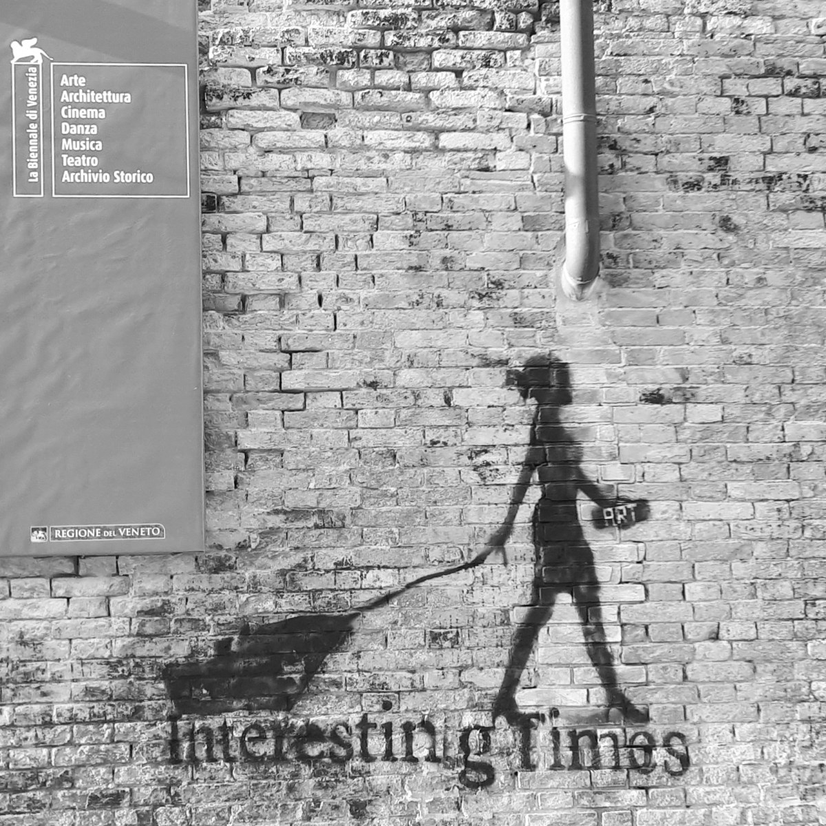 May you live in... Stencil art fuori dalla Biennale