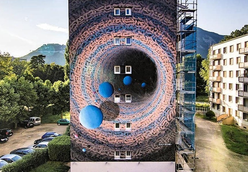 Izzy Izvne @Grenoble, France