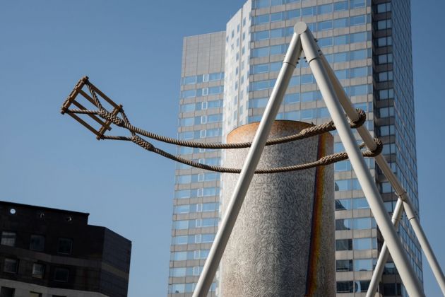 Philippe Ramette, Eloge de lenvol, Les Extatiques Paris 2019. Photography by Carlos Ayesta