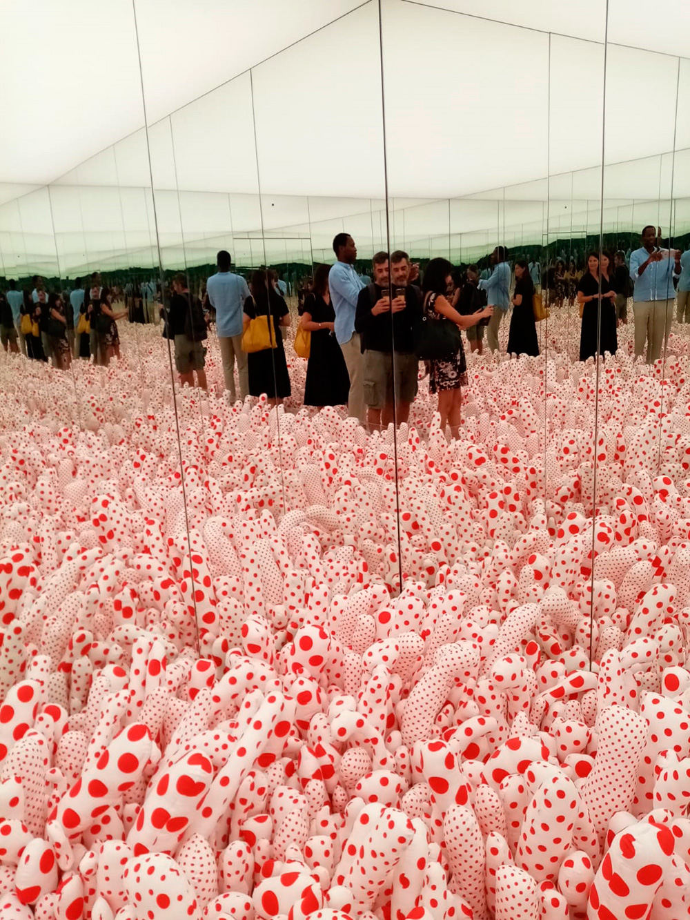 Infinity Mirror Room by Yayoi Kusama @ Foundation Louis Vuitton