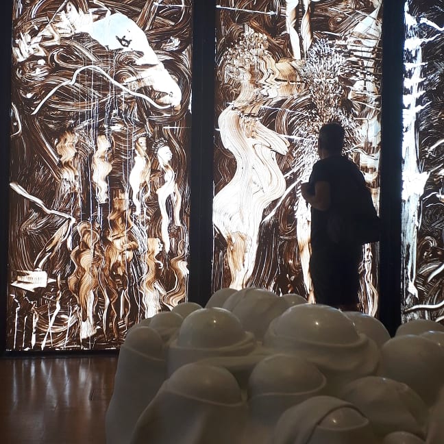 Mique lBarcelò (pittura su vetro, 2019) & Louise Bourgeois (scultura) @ "Prehistoire. Une enigme moderne"