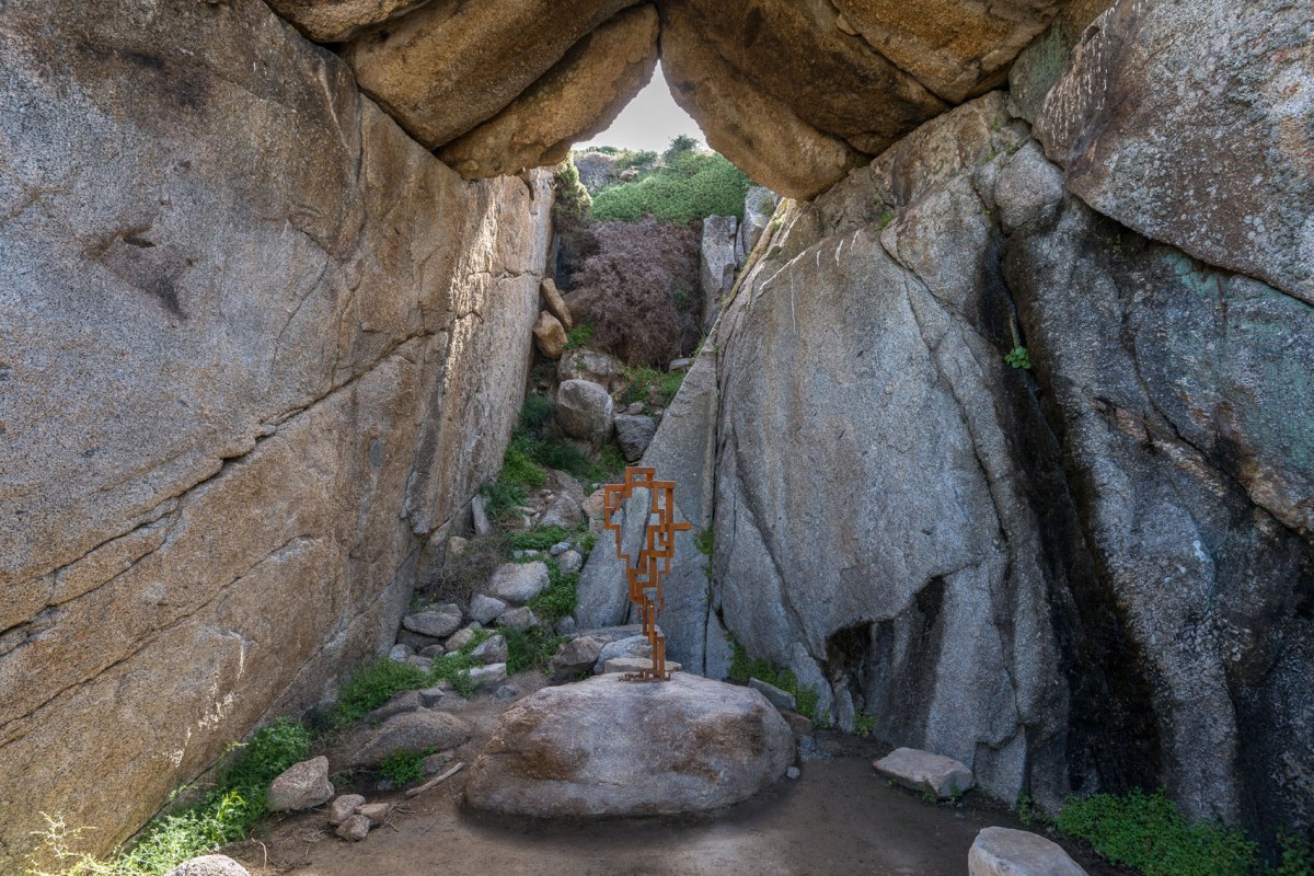 Cast III (2009) by Antony Gormley @ Sight exhibition on Delos