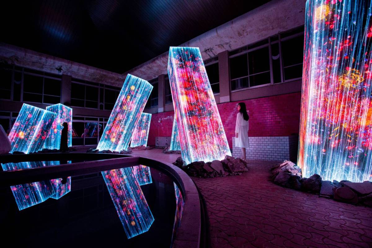 "Megaliths in the Bath House Ruins" by TeamLab @ Kyushu, Giappone