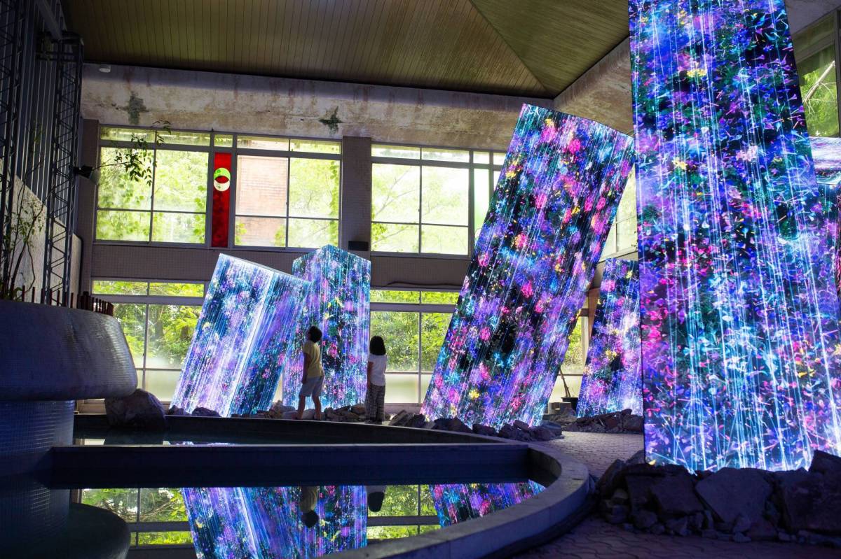 "Megaliths in the Bath House Ruins" by TeamLab @ Kyushu, Giappone